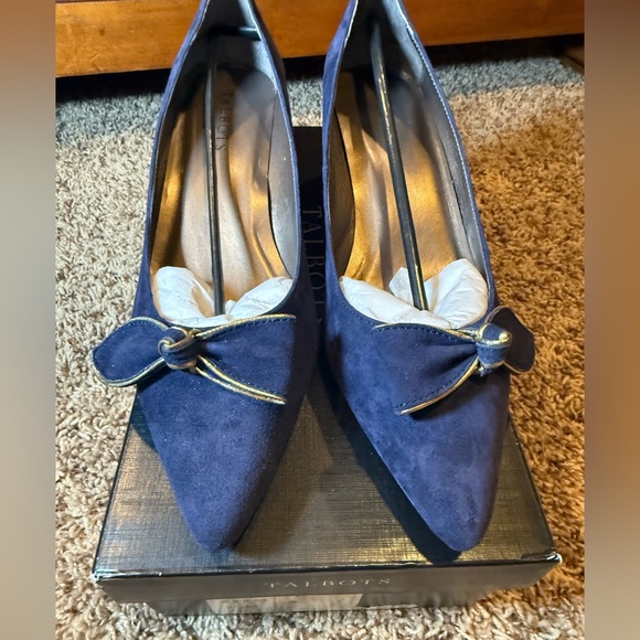 Talbots Navy Blue Suede Kitten Heels with Bow Accent 8.5 New in Box - Picture 7 of 12